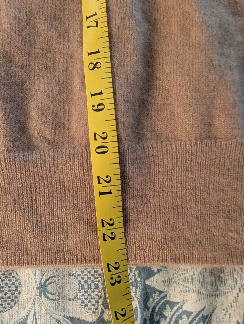 Quince Women's Mongolian Cashmere Crewneck Sweater in Camel Size L - Picture 7 of 7